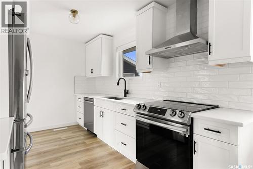 73 Coldwell Road, Regina, SK - Indoor Photo Showing Kitchen With Upgraded Kitchen
