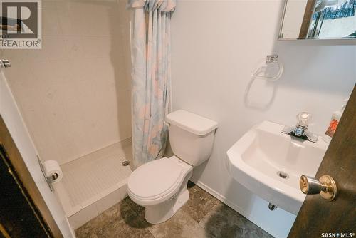 1229 Elevator Road, Saskatoon, SK - Indoor Photo Showing Bathroom