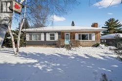 983 PARKHILL Avenue  Burlington, ON L7T 1T7