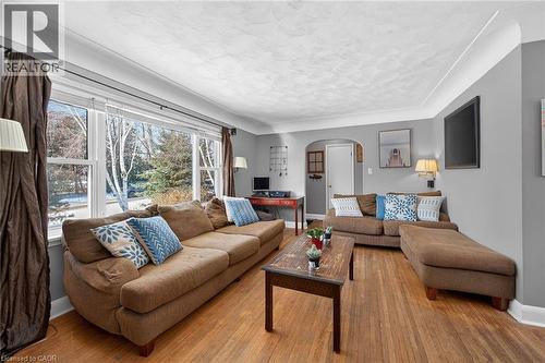 983 Parkhill Avenue, Burlington, ON - Indoor Photo Showing Living Room