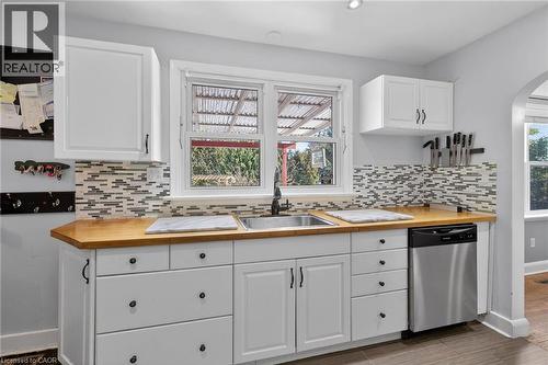 983 Parkhill Avenue, Burlington, ON - Indoor Photo Showing Kitchen
