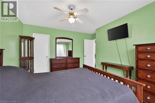 983 Parkhill Avenue, Burlington, ON - Indoor Photo Showing Bedroom