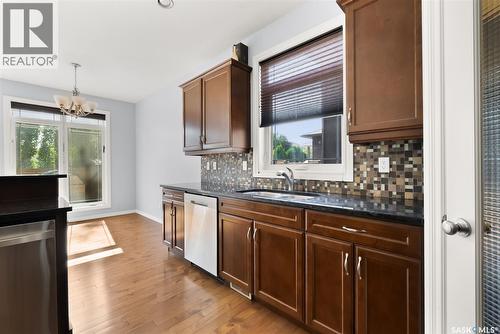 6925 Maple Ridge Drive, Regina, SK - Indoor Photo Showing Kitchen