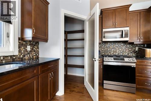 6925 Maple Ridge Drive, Regina, SK - Indoor Photo Showing Kitchen