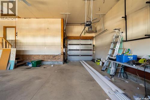 6925 Maple Ridge Drive, Regina, SK - Indoor Photo Showing Garage