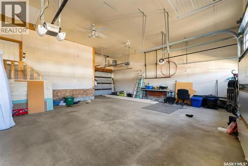 6925 Maple Ridge Drive, Regina, SK - Indoor Photo Showing Garage