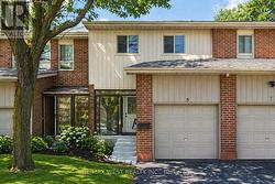5 - 34 DUNDALK DRIVE Toronto, ON M1P 4W3
