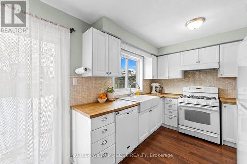 4401 Vallence Drive, Burlington, ON - Indoor Photo Showing Kitchen