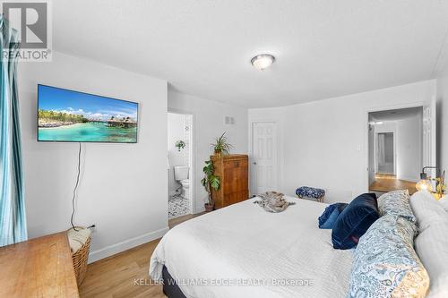 4401 Vallence Drive, Burlington, ON - Indoor Photo Showing Bedroom