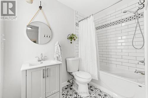 4401 Vallence Drive, Burlington, ON - Indoor Photo Showing Bathroom