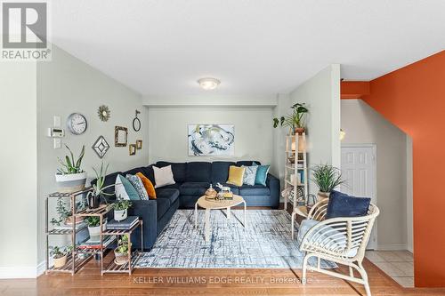 4401 Vallence Drive, Burlington, ON - Indoor Photo Showing Living Room