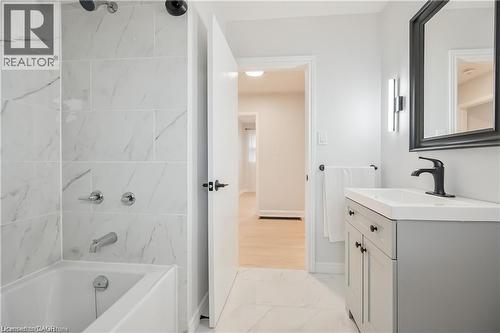 738 Mohawk Road E Unit# Upper Unit, Hamilton, ON - Indoor Photo Showing Bathroom