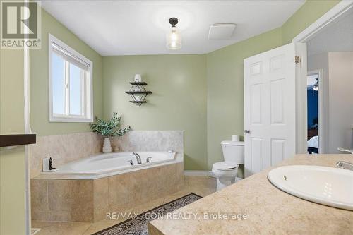 361 Sienna Crescent, Kitchener, ON - Indoor Photo Showing Bathroom