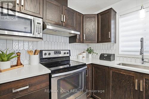 361 Sienna Crescent, Kitchener, ON - Indoor Photo Showing Kitchen
