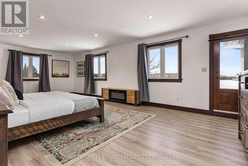 64 Mccords Road, Mckellar, ON - Indoor Photo Showing Bedroom