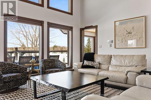 64 Mccords Road, Mckellar, ON - Indoor Photo Showing Living Room