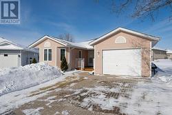 9 QUAKER COURT  Prince Edward County (Wellington Ward), ON K0K 3L0