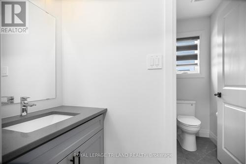 1566 Wright Crescent, London North (North S), ON - Indoor Photo Showing Bathroom