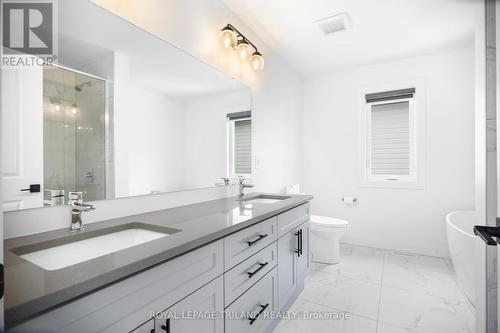 1566 Wright Crescent, London North (North S), ON - Indoor Photo Showing Bathroom