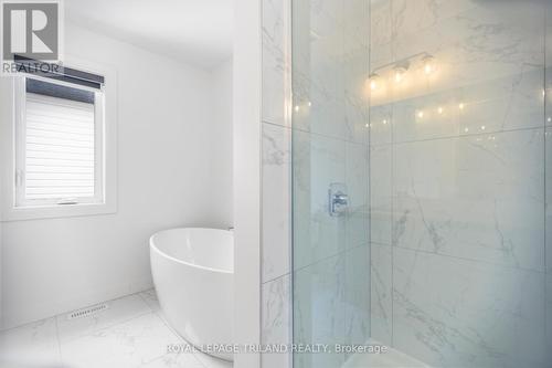1566 Wright Crescent, London North (North S), ON - Indoor Photo Showing Bathroom