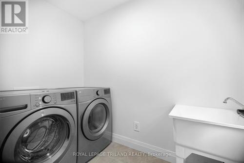 1566 Wright Crescent, London North (North S), ON - Indoor Photo Showing Laundry Room