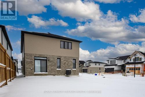 1566 Wright Crescent, London North (North S), ON - Outdoor