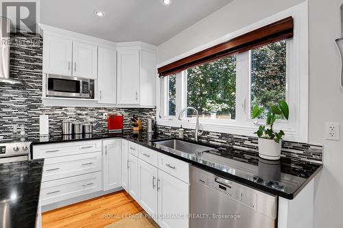 2239 Webster Avenue, Ottawa, ON - Indoor Photo Showing Kitchen With Upgraded Kitchen