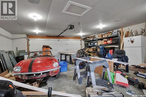 857 East Centre, Saskatoon, SK - Indoor Photo Showing Garage