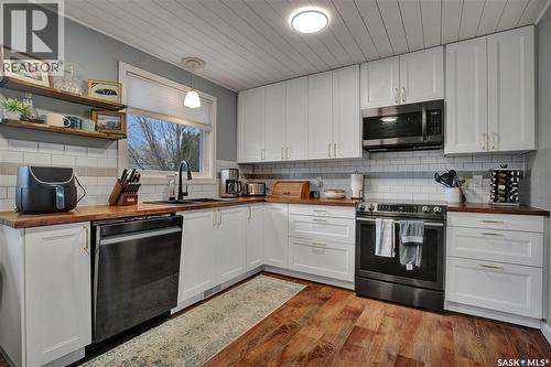 857 East Centre, Saskatoon, SK - Indoor Photo Showing Kitchen