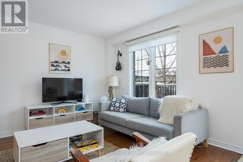 53 Barr Street, Collingwood, ON - Indoor Photo Showing Living Room