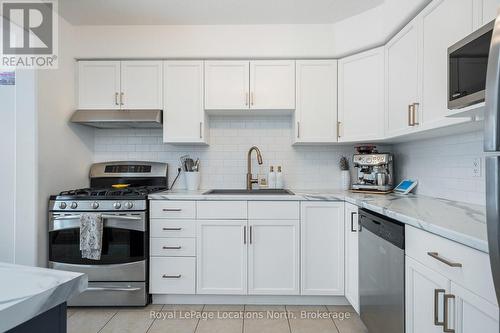 53 Barr Street, Collingwood, ON - Indoor Photo Showing Kitchen With Upgraded Kitchen
