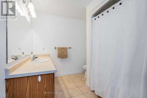 53 Barr Street, Collingwood, ON - Indoor Photo Showing Bathroom