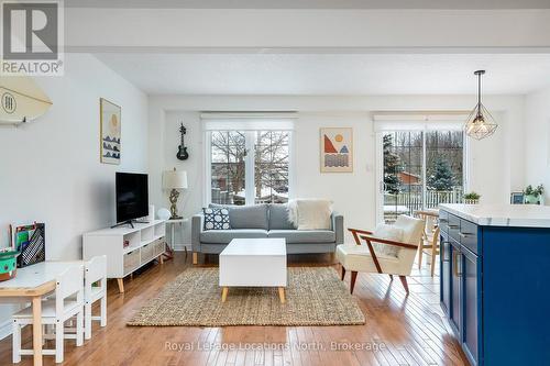 53 Barr Street, Collingwood, ON - Indoor Photo Showing Living Room