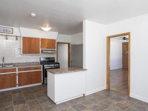 2995 Oliver Road, Thunder Bay, ON - Indoor Photo Showing Kitchen
