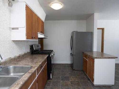 2995 Oliver Road, Thunder Bay, ON - Indoor Photo Showing Kitchen With Double Sink