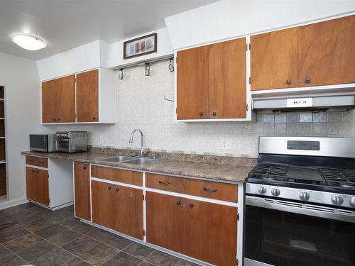 2995 Oliver Road, Thunder Bay, ON - Indoor Photo Showing Kitchen With Double Sink