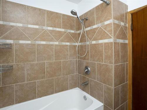 2995 Oliver Road, Thunder Bay, ON - Indoor Photo Showing Bathroom