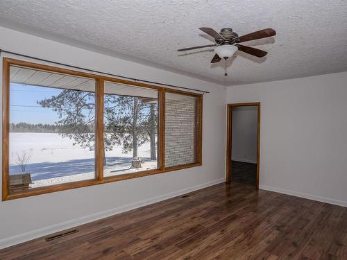 2995 Oliver Road, Thunder Bay, ON - Indoor Photo Showing Other Room