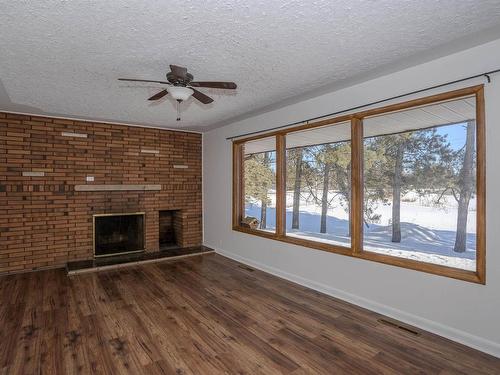 2995 Oliver Road, Thunder Bay, ON - Indoor Photo Showing Living Room With Fireplace