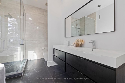 290 North Shore Boulevard E, Burlington, ON - Indoor Photo Showing Bathroom