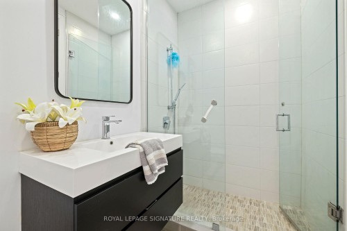 290 North Shore Boulevard E, Burlington, ON - Indoor Photo Showing Bathroom
