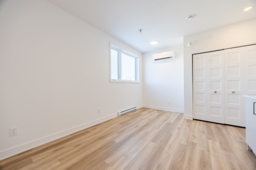 Living Room - 404-2693 Boul. Pie-Ix, Montréal (Mercier/Hochelaga-Maisonneuve), QC - Indoor Photo Showing Other Room