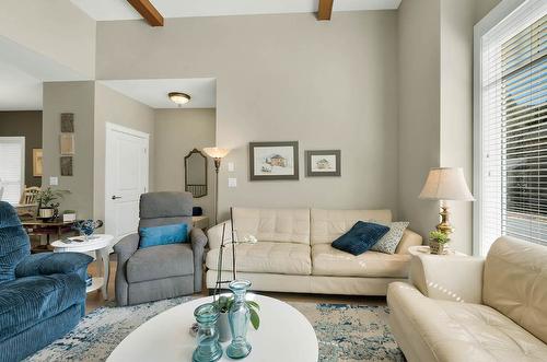 123-2920 Valleyview Drive, Kamloops, BC - Indoor Photo Showing Living Room