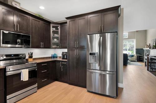 123-2920 Valleyview Drive, Kamloops, BC - Indoor Photo Showing Kitchen With Stainless Steel Kitchen