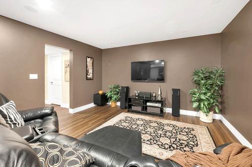 123-2920 Valleyview Drive, Kamloops, BC - Indoor Photo Showing Other Room