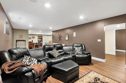 123-2920 Valleyview Drive, Kamloops, BC - Indoor Photo Showing Other Room