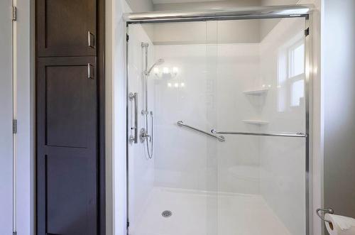 123-2920 Valleyview Drive, Kamloops, BC - Indoor Photo Showing Bathroom