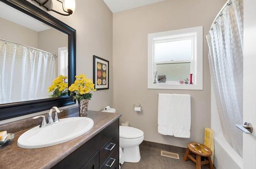 123-2920 Valleyview Drive, Kamloops, BC - Indoor Photo Showing Bathroom