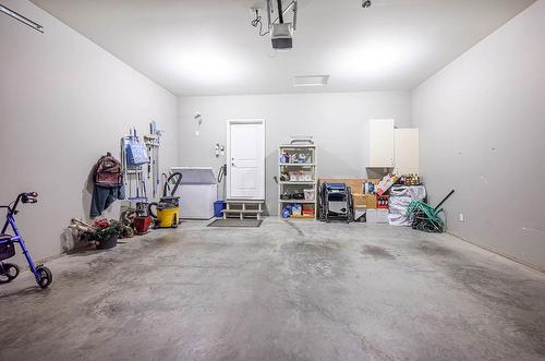 123-2920 Valleyview Drive, Kamloops, BC - Indoor Photo Showing Garage