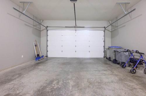 123-2920 Valleyview Drive, Kamloops, BC - Indoor Photo Showing Garage